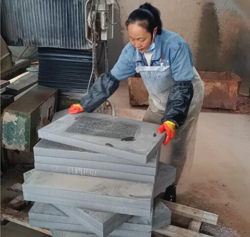 砂岩女工人 砂岩女工人